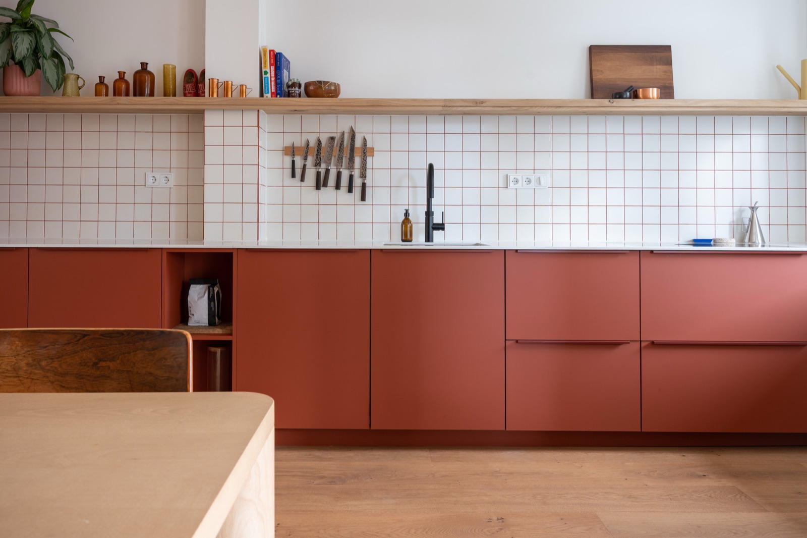 Nuovo — PULL in Fenix Tabasco met tegelwand, hoofdshot