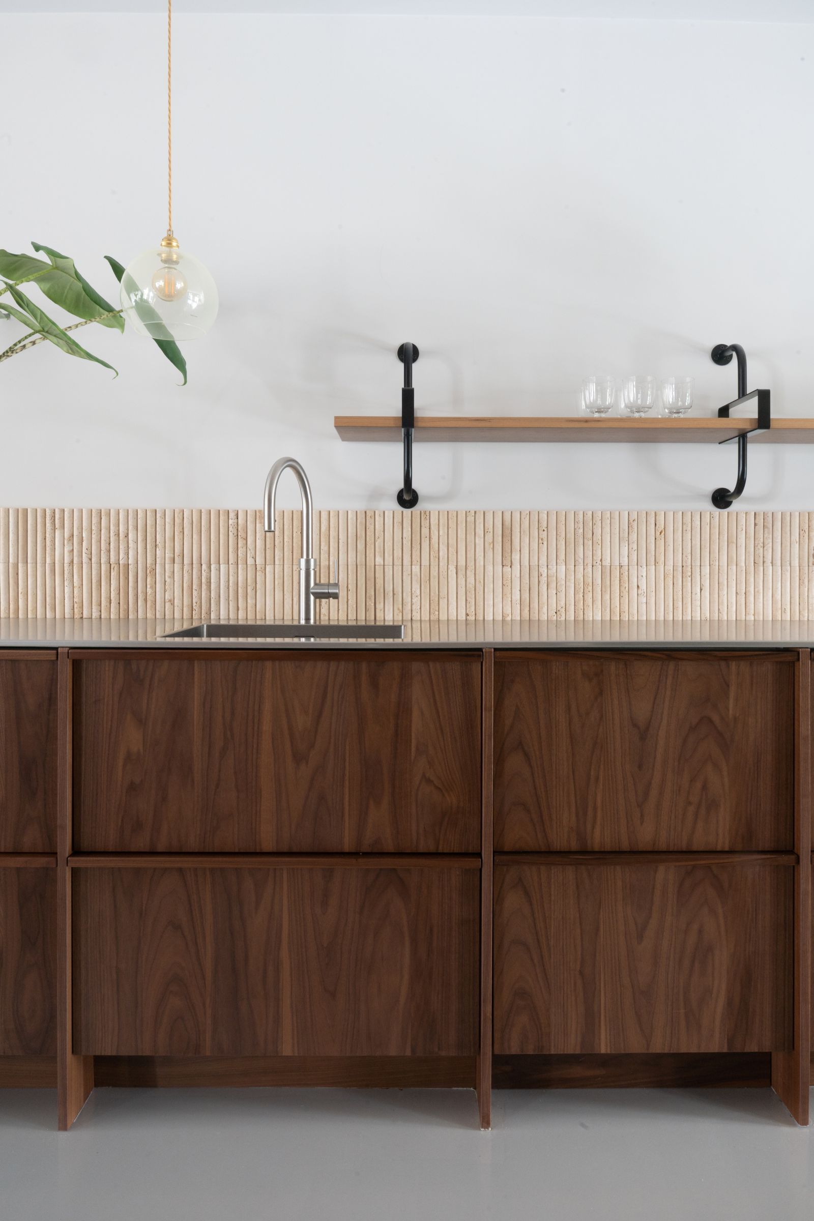 Vogelaar — Barre in Walnut